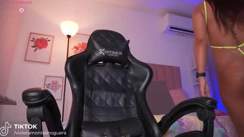 Snapshot of rubioberli chatting on 09.14.25 RubiOberli 9 INCH Guys my blue page is available now online show from 09.14.25