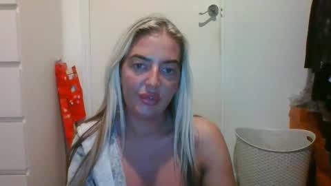 Snapshot of rubyredxxxoxxx chatting on 12.15.24 rubyredxxxoxxx online show from 12.15.24