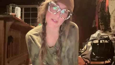 Snapshot of rubywavesback chatting on 12.17.25 rubywavesback online show from 12.17.25