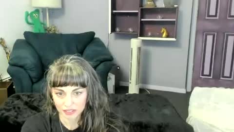 Rue Hallow online show from 06.27.26