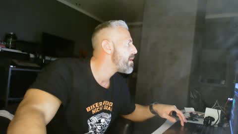 Chico que rico Caliente online show from 12.31.24