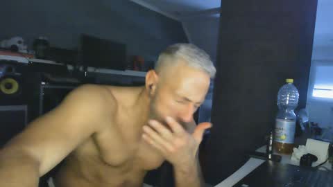 Chico que rico Caliente online show from 01.10.25