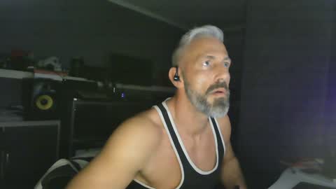 Chico que rico Caliente online show from 01.29.25