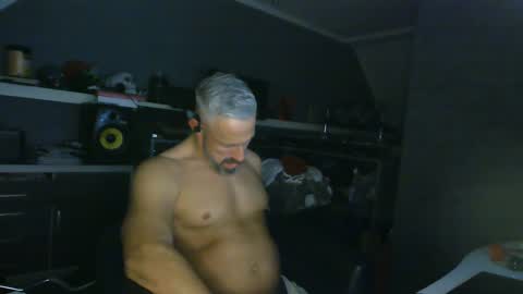 Chico que rico Caliente online show from 02.04.25