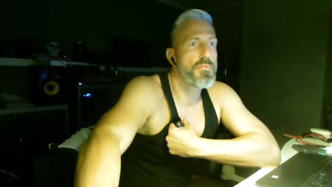 Chico que rico Caliente online show from 03.08.25