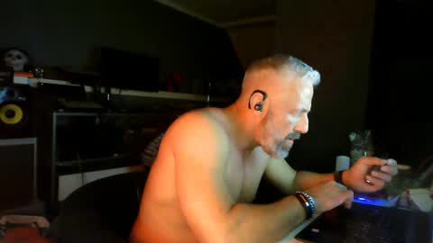 Chico que rico Caliente online show from 04.16.26