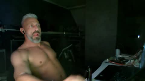 Chico que rico Caliente online show from 04.17.26