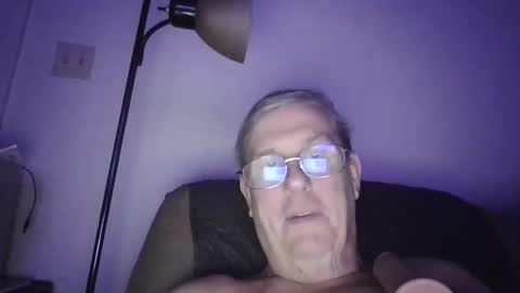 Snapshot of rufus_dungeonmaster_mars chatting on 10.17.25 rufus_dungeonmaster_mars online show from 10.17.25