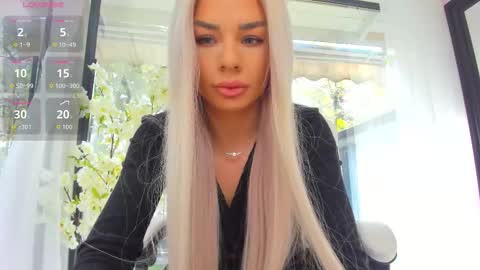 Ava online show from 10.11.25