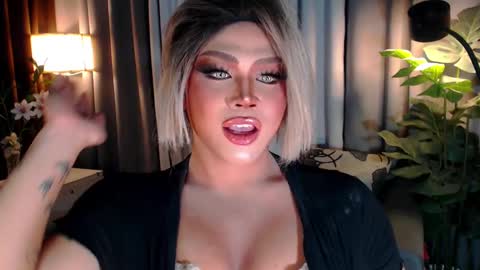 Snapshot of ruthlessmistressx chatting on 02.14.25 Samantha online show from 02.14.25