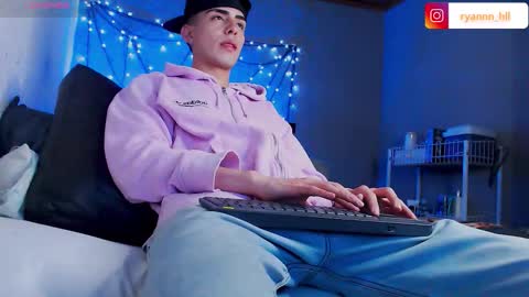 Snapshot of ryannhill_ chatting on 01.06.26 Ryannhill online show from 01.06.26