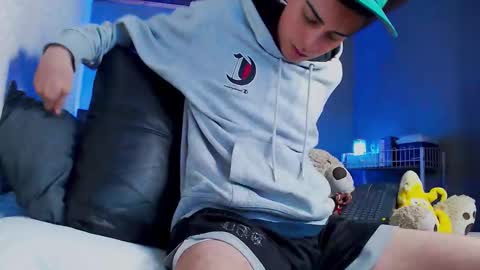 Snapshot of ryannhill_ chatting on 02.10.26 Ryannhill online show from 02.10.26