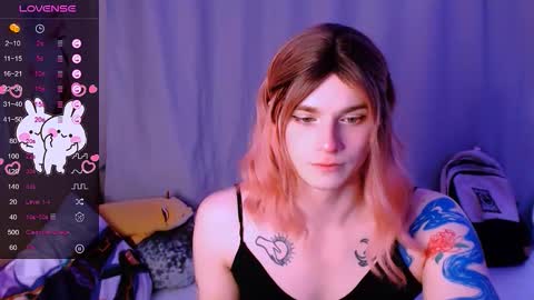 Snapshot of ryuu_sun chatting on 10.19.25 Alice online show from 10.19.25