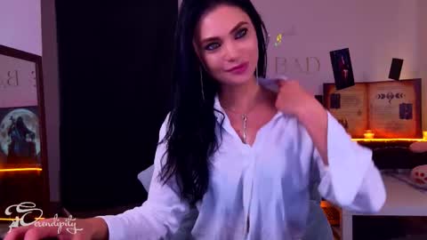 Y      online show from 11.03.25