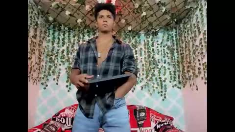 s_d_b_hot online show from 04.13.26