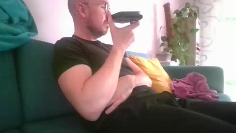 s_i_q online show from 10.17.25