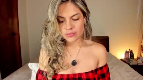 Snapshot of s_u_n_r_i_s_e_e chatting on 11.24.25 Leslie Beltrn online show from 11.24.25