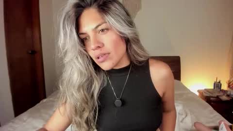 Snapshot of s_u_n_r_i_s_e_e chatting on 12.19.25 Leslie Beltrn online show from 12.19.25