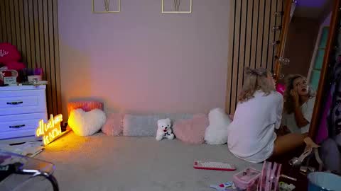 SabrinaJade online show from 09.09.25