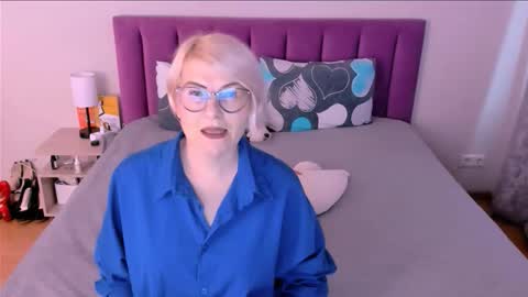 Sabrina MacMarren online show from 10.06.25