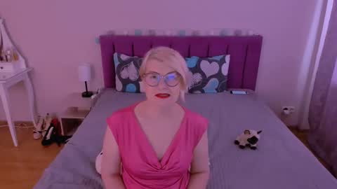 Sabrina MacMarren online show from 02.12.26