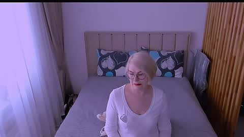 Sabrina MacMarren online show from 04.12.26