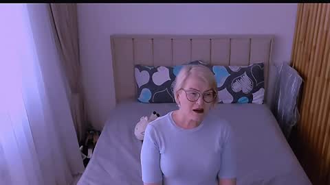 Sabrina MacMarren online show from 04.17.26