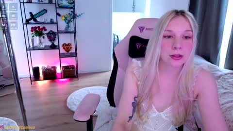 Snapshot of sabrinarose_x chatting on 05.18.26 Sabrina Rose online show from 05.18.26