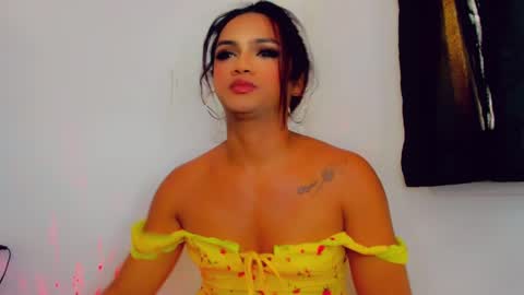 Snapshot of sacha_candy chatting on 12.15.24 Sacha online show from 12.15.24