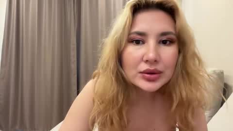 sacreed_lovee online show from 06.05.26