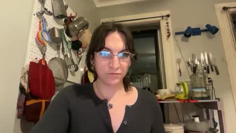 Snapshot of sadie_stars chatting on 12.16.25 Sadie online show from 12.16.25