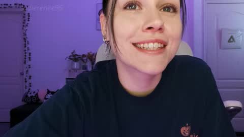 Snapshot of sadierenee96 chatting on 11.18.25 Sadie Renee online show from 11.18.25