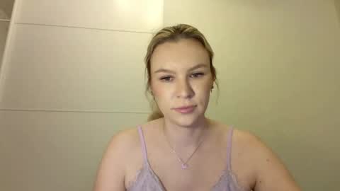 Snapshot of sadieshine chatting on 10.14.25 Sadie online show from 10.14.25