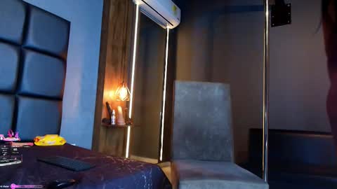 Snapshot of safiro_blue chatting on 11.12.25 SARA online show from 11.12.25