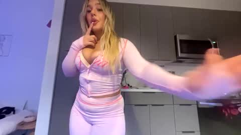 Shaina Blue online show from 11.08.25