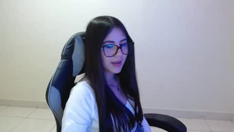 Sahaliefox  online show from 10.21.25