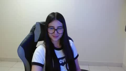 Sahaliefox  online show from 11.25.25