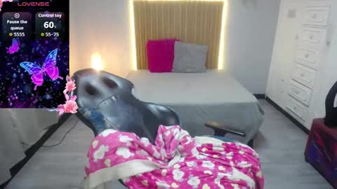 Snapshot of sailor_moon07 chatting on 12.20.25 sailor online show from 12.20.25