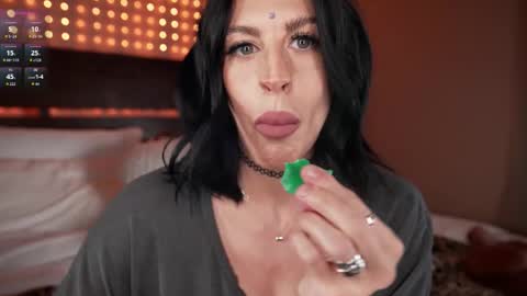 Snapshot of saintjade chatting on 11.03.25 saintjade online show from 11.03.25