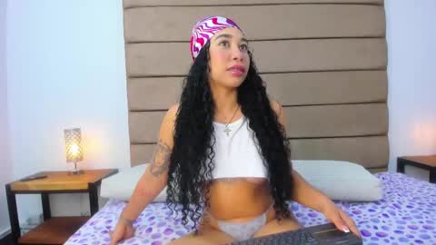 Snapshot of sally_rosses chatting on 02.22.25 sally rosses online show from 02.22.25