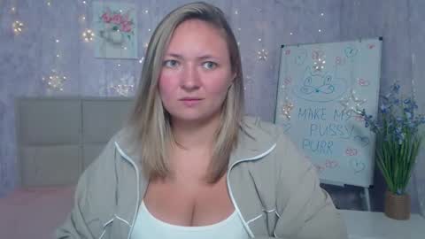 Snapshot of sallyverda chatting on 10.08.25 Sally online show from 10.08.25