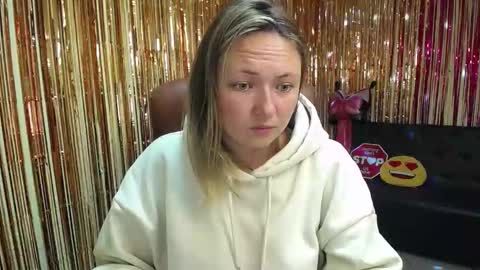 Snapshot of sallyverda chatting on 10.12.25 Sally online show from 10.12.25
