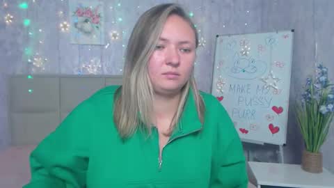 Snapshot of sallyverda chatting on 10.13.25 Sally online show from 10.13.25