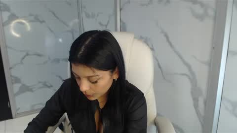 salmaportman_ online show from 02.05.25