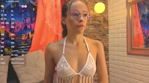 salome_cruxx online show from 10.05.25