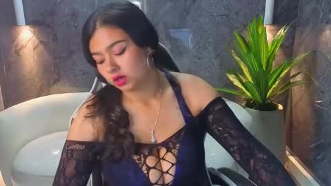 Snapshot of salome_tp chatting on 09.23.25 Salome online show from 09.23.25
