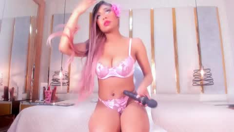 Snapshot of salomebenz_01 chatting on 01.31.25 Salome benz online show from 01.31.25