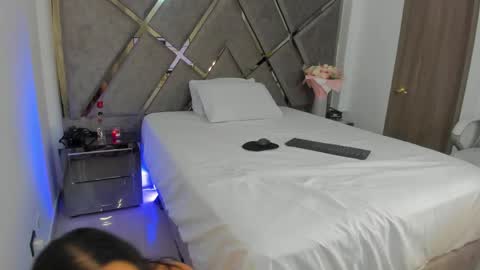 Salomme Cruz online show from 04.15.26