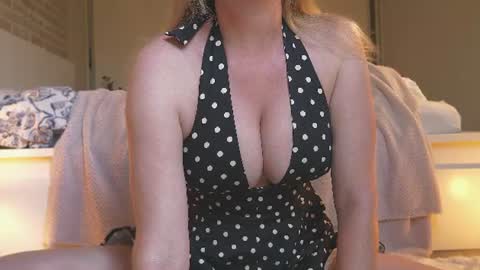 Snapshot of saltedhoney chatting on 06.19.26 IsaBella- online show from 06.19.26