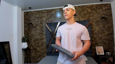 SALVATORE online show from 01.11.25